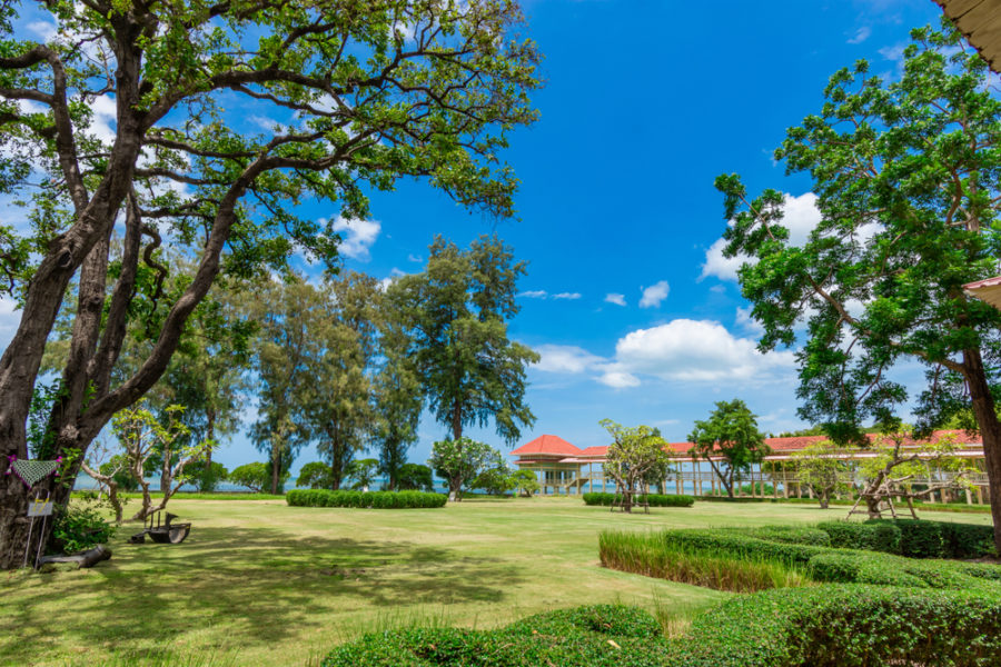 Palace,Marukhathaiyawan,On,Blue,Sky,Background,In,Cha-am,,Phetchaburi,,Thailand
