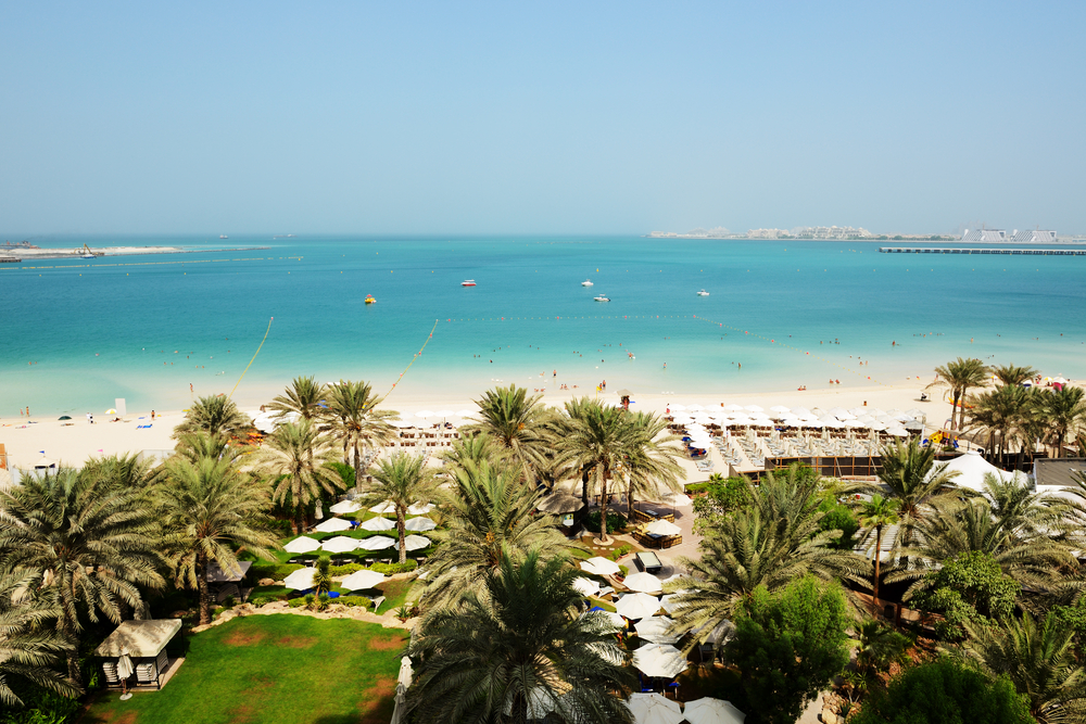 Beach,With,A,View,On,Jumeirah,Palm,Man-made,Island,,Dubai,